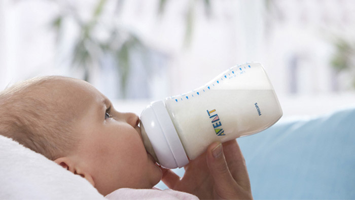 De l’allaitement au sein à l’allaitement au biberon